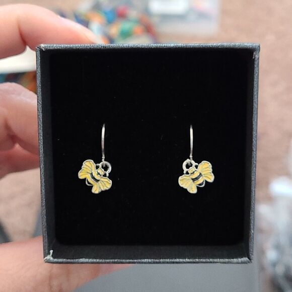 Annie & Belle Bee earings - Picture 2 of 3